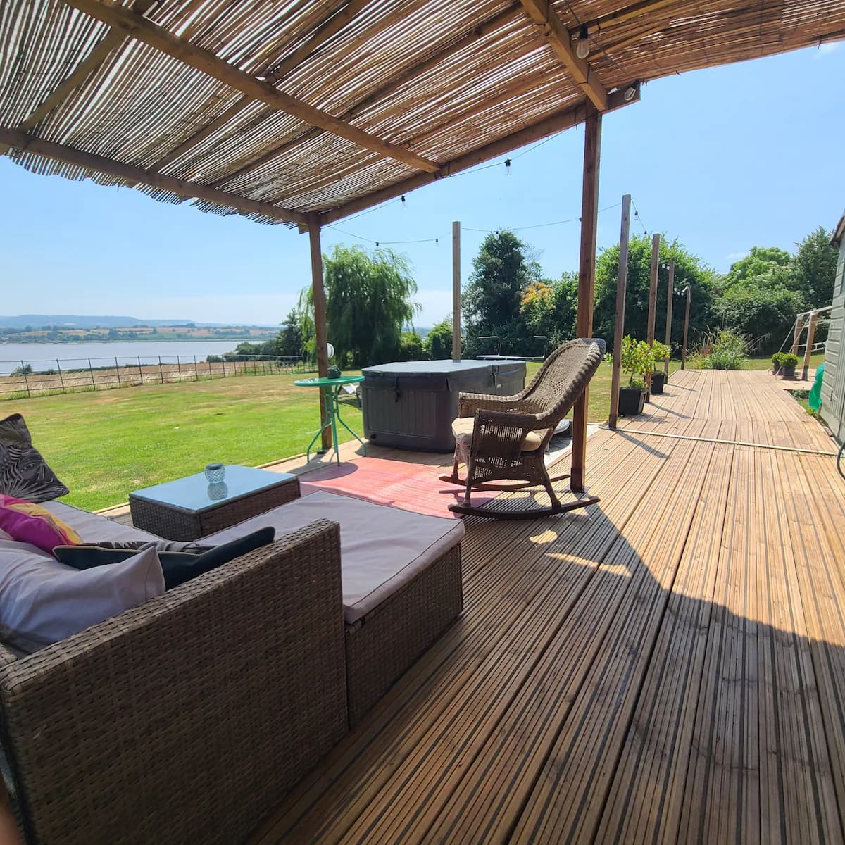 The Riverside Retreat - Photo 2
